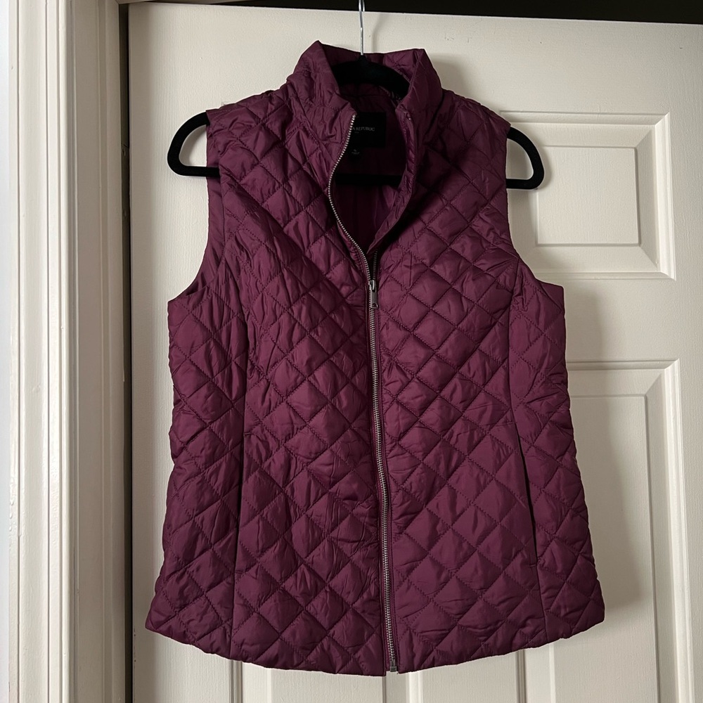 Banana Republic Full Zip Light Puffer Vest Purple Small